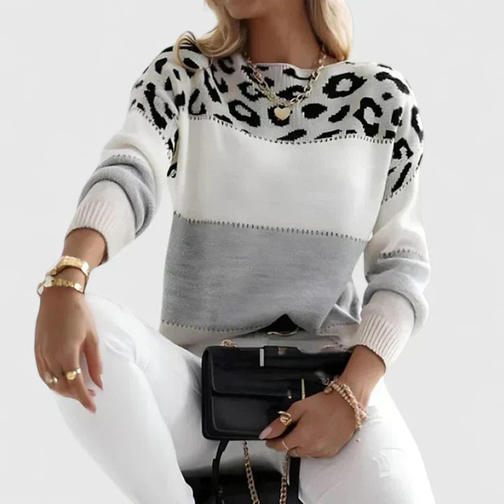 https://cdn.shopify.com/s/files/1/0750/0519/8393/files/CHEYENNE-Trendystijlvolletrui-Gray3_720x-Photoroom.webp?v=1769031107