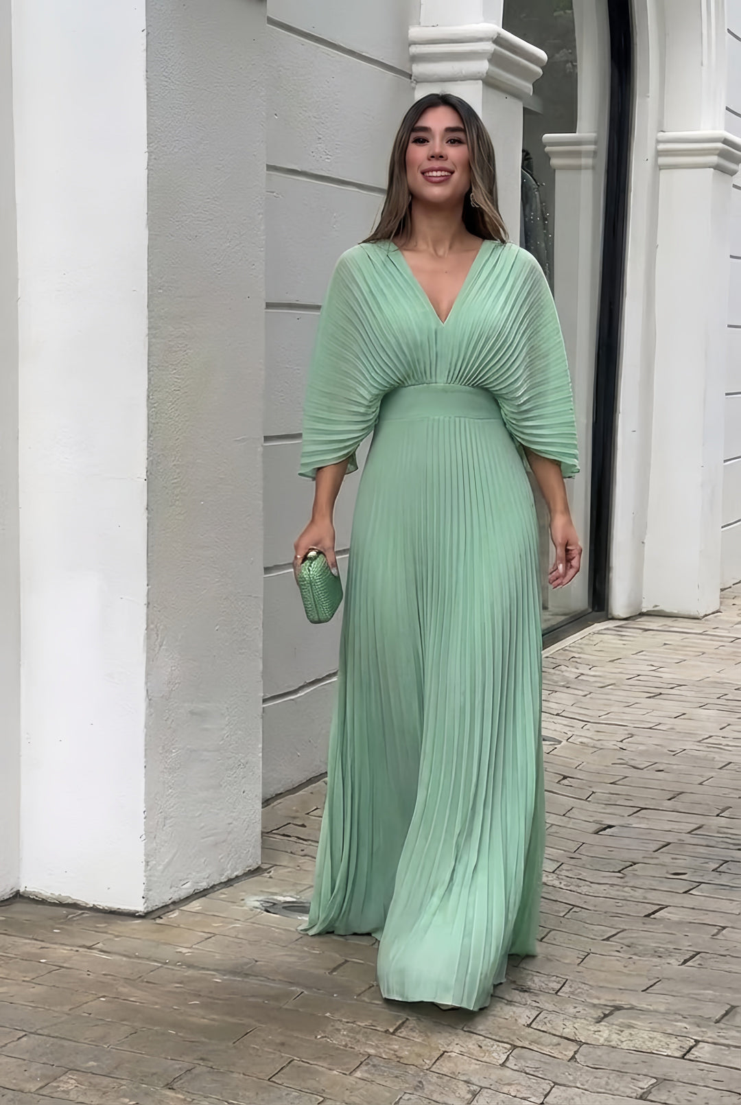 Stilvolles Kleid mit fließender Silhouette für Hochzeitsgäste