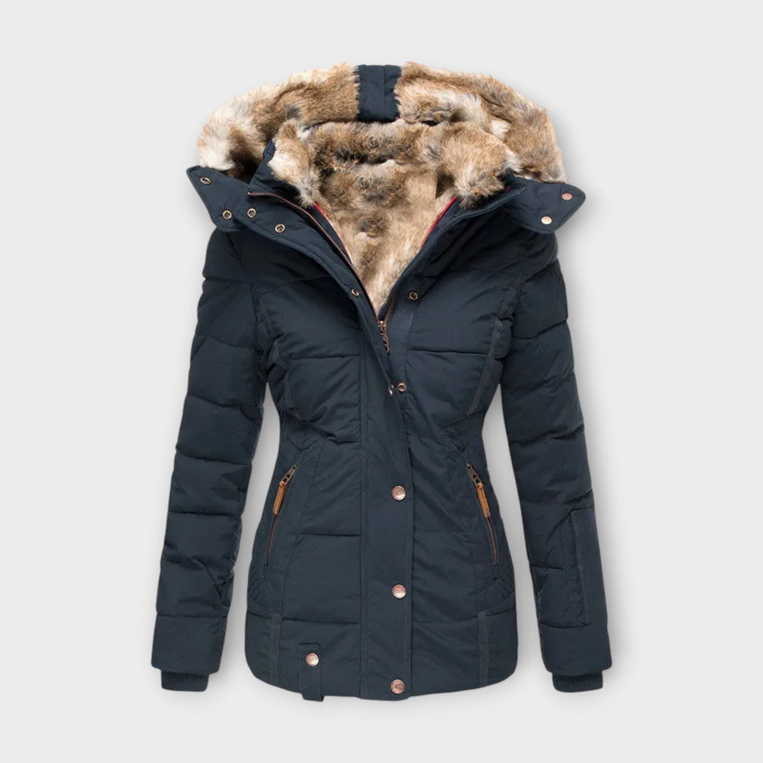 https://cdn.shopify.com/s/files/1/0750/0519/8393/files/Leonie2-Photoroom.jpg?v=1758575723