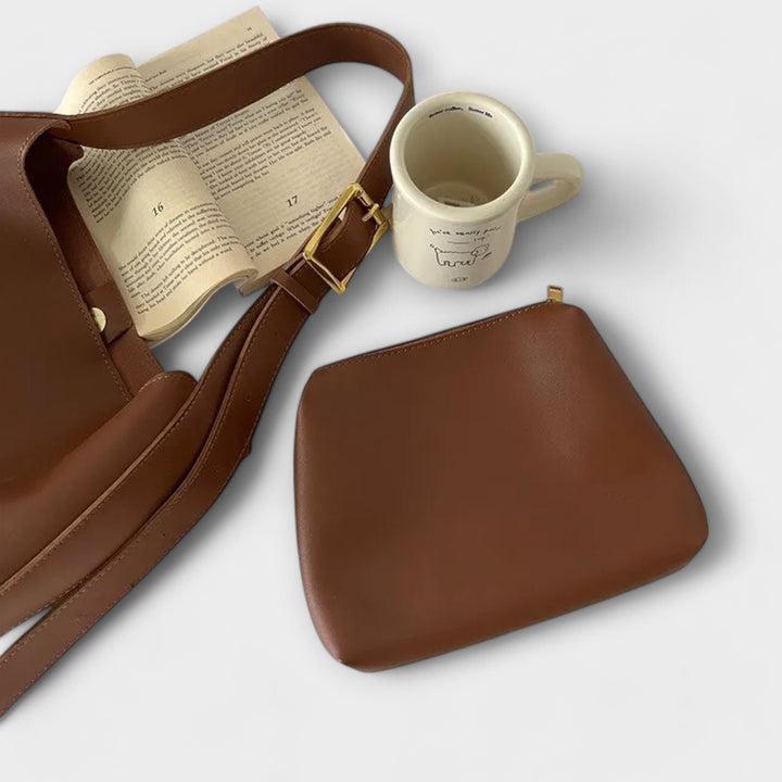 https://cdn.shopify.com/s/files/1/0750/0519/8393/files/Wolff_Braune_Elegante_Ledertasche_3-Photoroom.jpg?v=1758575477