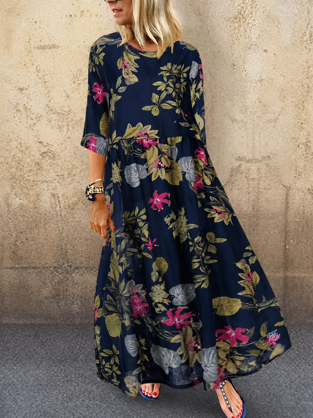 Elegantes Sommerkleid mit Blumendruck und Dreiviertelärmeln