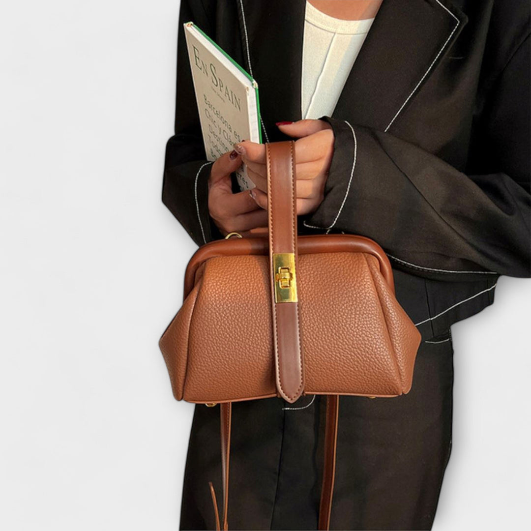 https://cdn.shopify.com/s/files/1/0750/0519/8393/files/bolsinha-transversal-feminina-a-queridinha-das-mulheres-bolsinha-transversal-feminina-a-queridinha-das-mulheres-ga-loja-casa-inovare-591883_1000x_1021b5cc-8a13-4936-bc9a-0bfbc4771358.jpg?v=1758575475