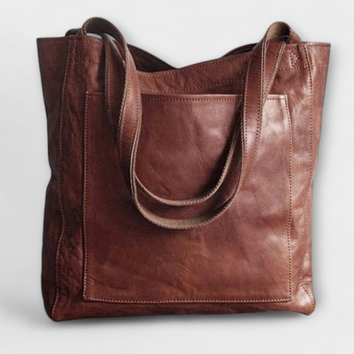 https://cdn.shopify.com/s/files/1/0750/0519/8393/files/leathersash-umhangetasche-aus-leder-364841_d562f9cc-c3f2-47a6-b538-9210c0e83cfb-Photoroom.jpg?v=1758575478